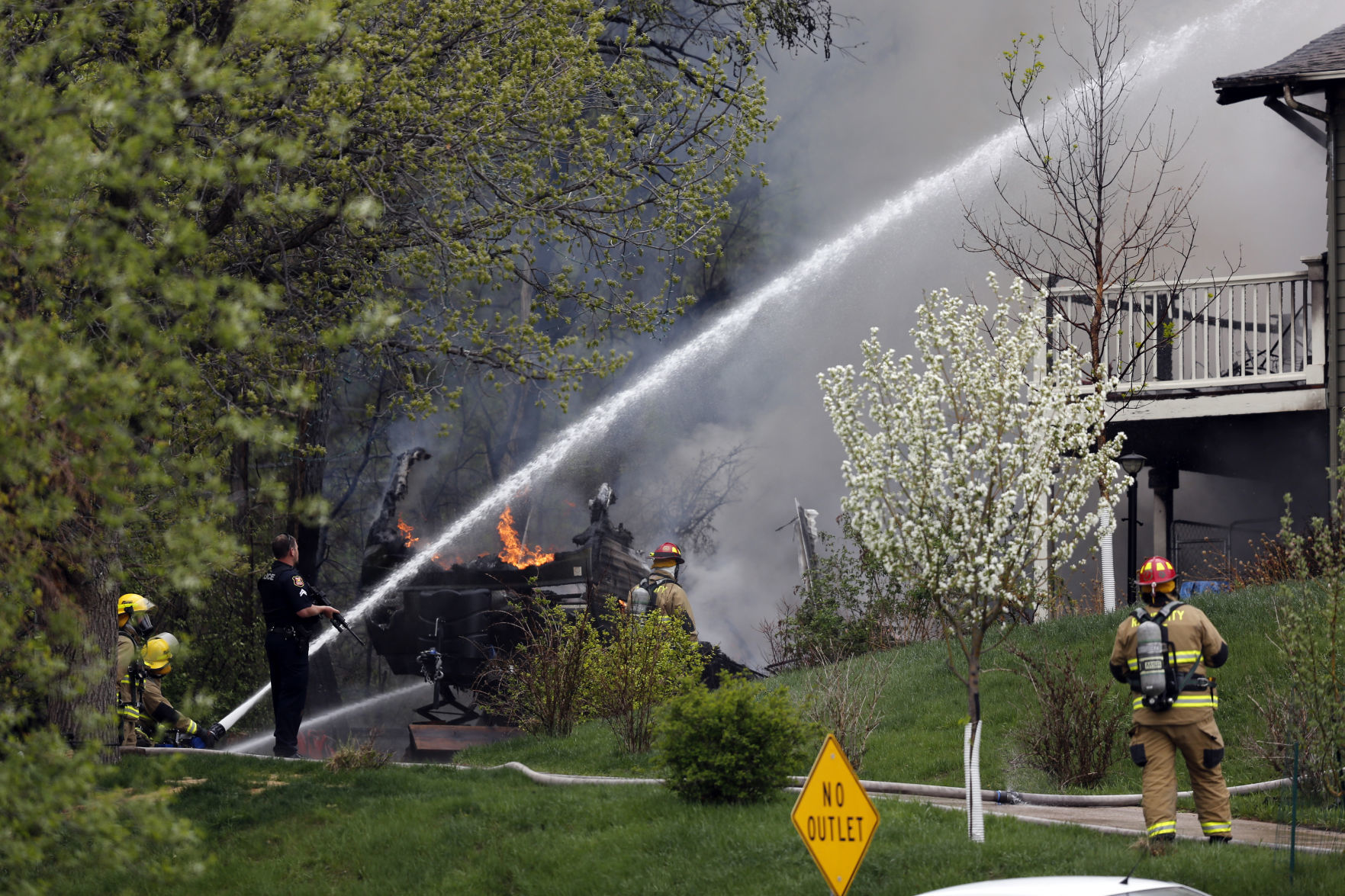 051218-nws-fire001.JPG